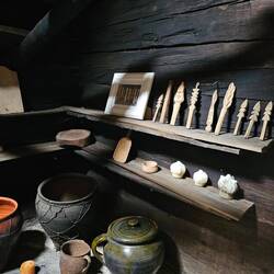 Besteck um den Käse zu verzieren