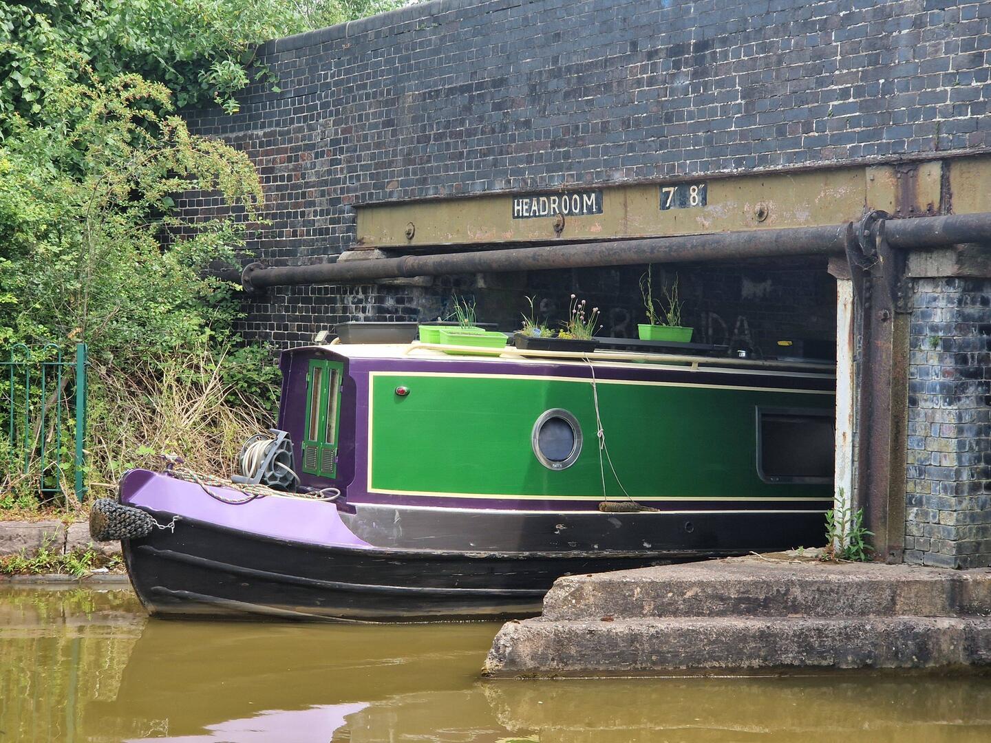 Not often the headroom is displayed for canal bridges