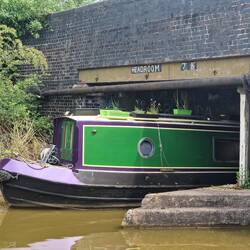Not often the headroom is displayed for canal bridges