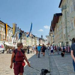 Im quirligen Zentrum.