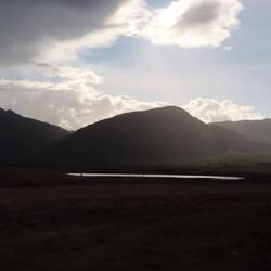 Auf dem Weg lässt der Wind nach, es bleibt aber kalt