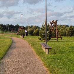 Rundweg um den künstlerischen See