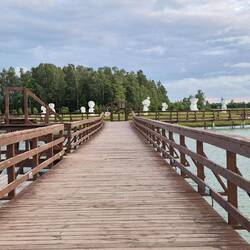 Der künstliche See mit Insel