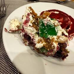 Da geht denn doch die Innovation zu weit. Grüne Grütze im Schwarzwälder! Geschmacklich eher bääh!