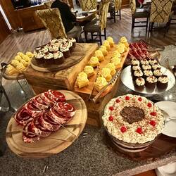 Variationen der schönsten Torte der Welt! Im Glas, als Rolle, als Gaumenschmeichler.