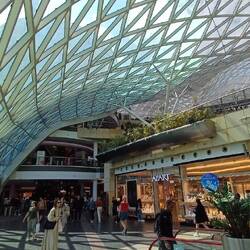 im grossen, neuen Shopingcenter