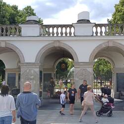 am Grab des unbekannten Soldaten