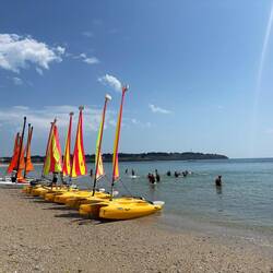 In jedem großen Ort gibt's eine Segelschule