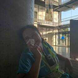 Luce décide de saigner une dernière fois du nez histoire de finir les mouchoirs !