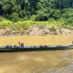 Retour en pirogue VIP pour Monique cause rando trop difficile pour elle 😓