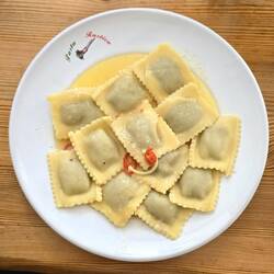 hausgemachte Ravioli mit Steinpilzen