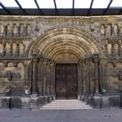 Portal Schottenkirche unter Glas