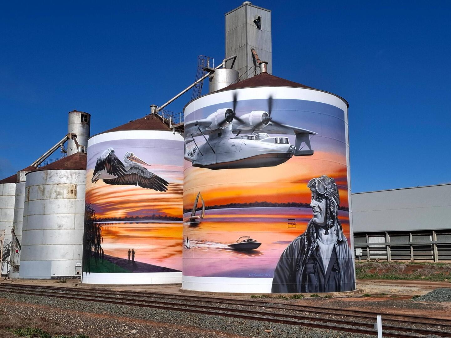 More Murals - across the road from the Catalina flying boat museum, Lake Boga