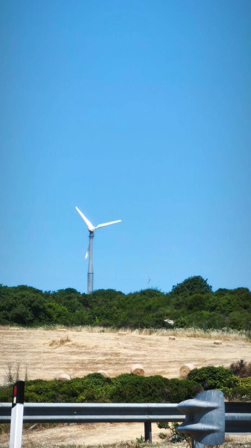 Da es in Sardinien im Sommer sehr heiß wird, stellen die Sarden jede Menge großer Ventilatoren auf.