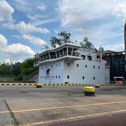 Passing the Algoma Endeavour in Lock 4