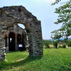 Een kerkruïne uit de 11 eeuw. Toen Siegeric hier voorbijkwam was ze nog niet gebouwd.