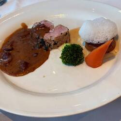 Veal with veggies and foam!