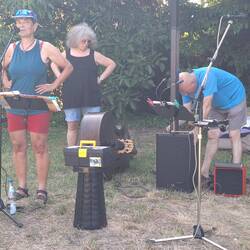 Claudia hält ihre Ansprache