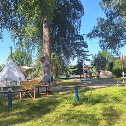 Schatten und kühle Dusche helfen bei den Temperaturen
