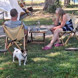 Beppo wird von Uta und Peter gesittet