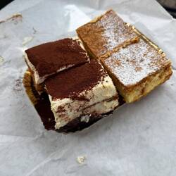 Zum Frühstück gab es ein paar Kuchenstücke (1,5 € pro Stück).