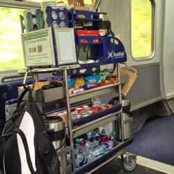 Im Zug wurden sogar Getränke und Snacks verkauft