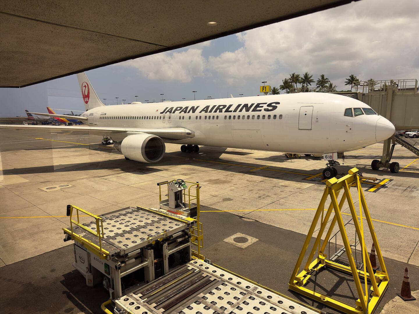 JL618J at the gate in HNL.