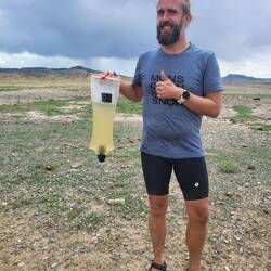 Das Notfallwasser aus der Kuhtränke, das wir am Ende zum Glück nicht trinken mussten