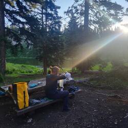 Am Morgen nach dem Cocktailabend. Carsten bei seiner Lieblingsbeschäftigung