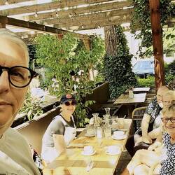 Im Offsid3 frühstückt man im Freien