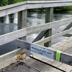 Ob die Brücke uns hält?