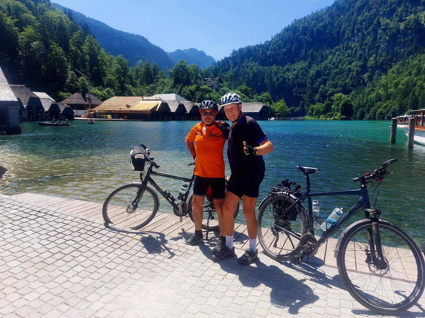 Um 12 Uhr haben wir glücklich den Königssee erreicht. Eine glückliche und sehr schöne Tour war es.