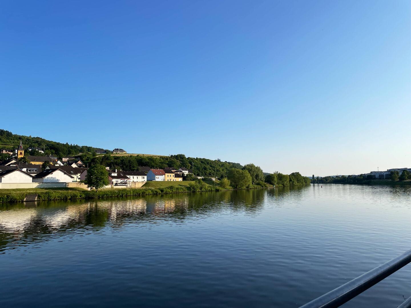 Moselufer am Abend
