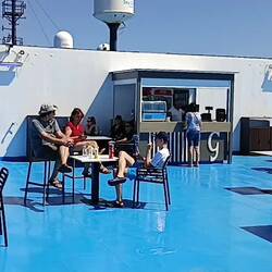 Die kleine Bar auf dem Oberdeck