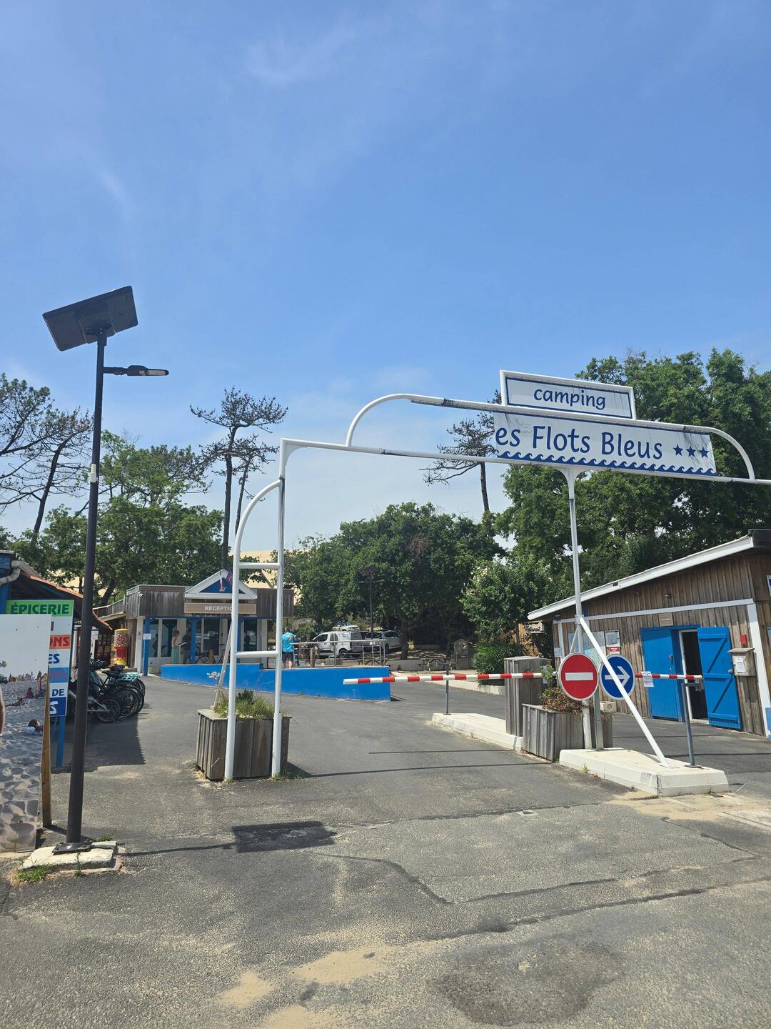 Die Düne ist 2700m lang, 500m breit und 150m hoch.