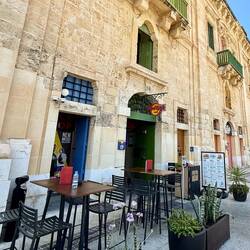 Natürlich gibt es ein Hardrock Café ... fehlt nur ein Starbucks