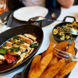 Schweinefilet mit Kohl und Kartoffeln in sehr fancy