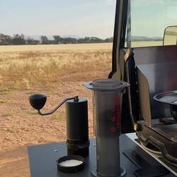 Speciality coffee in afrikanischer Dorf Atmosphäre