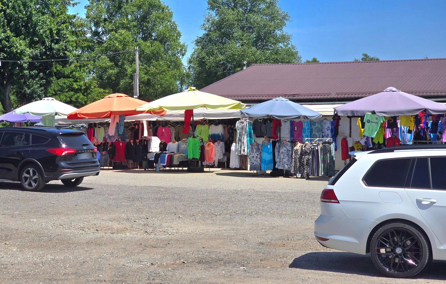 Typischer Vietnamesenmarkt hinter der Grenze