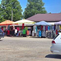 Typischer Vietnamesenmarkt hinter der Grenze