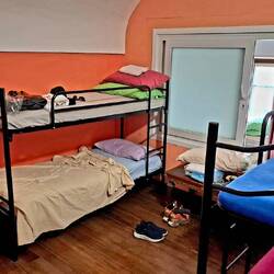 In deze Ostello slaap je voor een vrije bijdrage. Meer heb ik niet nodig.