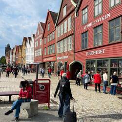 das Hotel liegt ganz am Ende der Bryggen-Holzhäuser