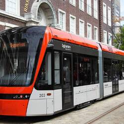 die Bybahnen fährt vom Flughafen direkt in die Stadt Bergen