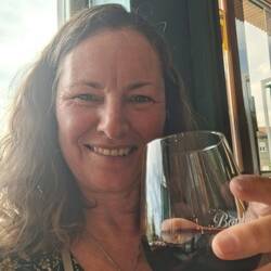 €1 wine!!!!!!! 😁 Cheers 🍷