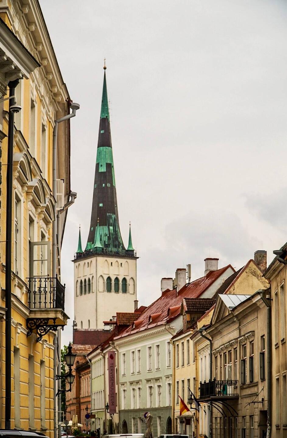 Die Olaikirche ist von überall au zu sehen