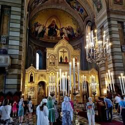 Gestern von aussen, heute die serbisch-orthodoxe Kirche von Innen.
