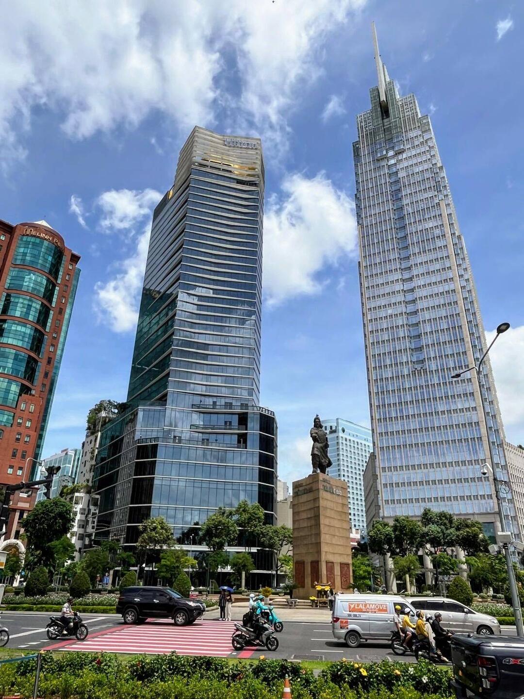 Der Mongolenbezwinger bewacht das moderne Saigon