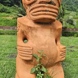 Statue in the Taipivai Valley.