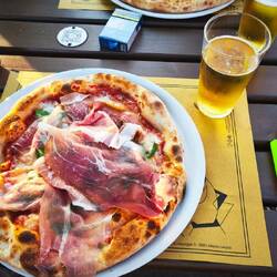 Lecker Pizza