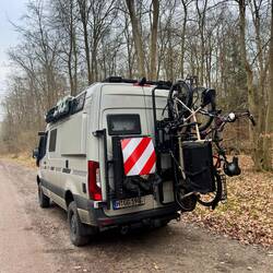 Platz für die Nacht auf einem parallel Weg zur Küste.